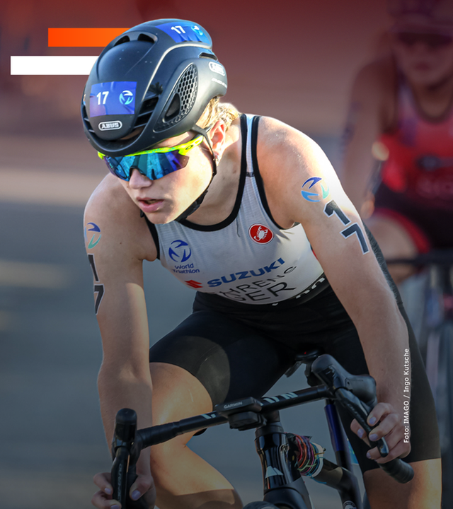 Die deutsche Triathletin Jule Behrens während ihrer Tour auf dem Rad