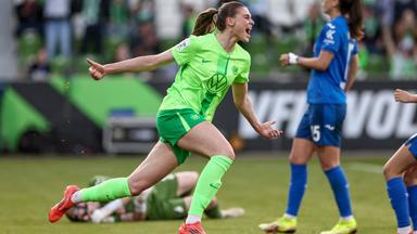 Wolfsburgs Jule Brand jubelt nach ihrem Treffer zum 2:1 gegen Hoffenheim