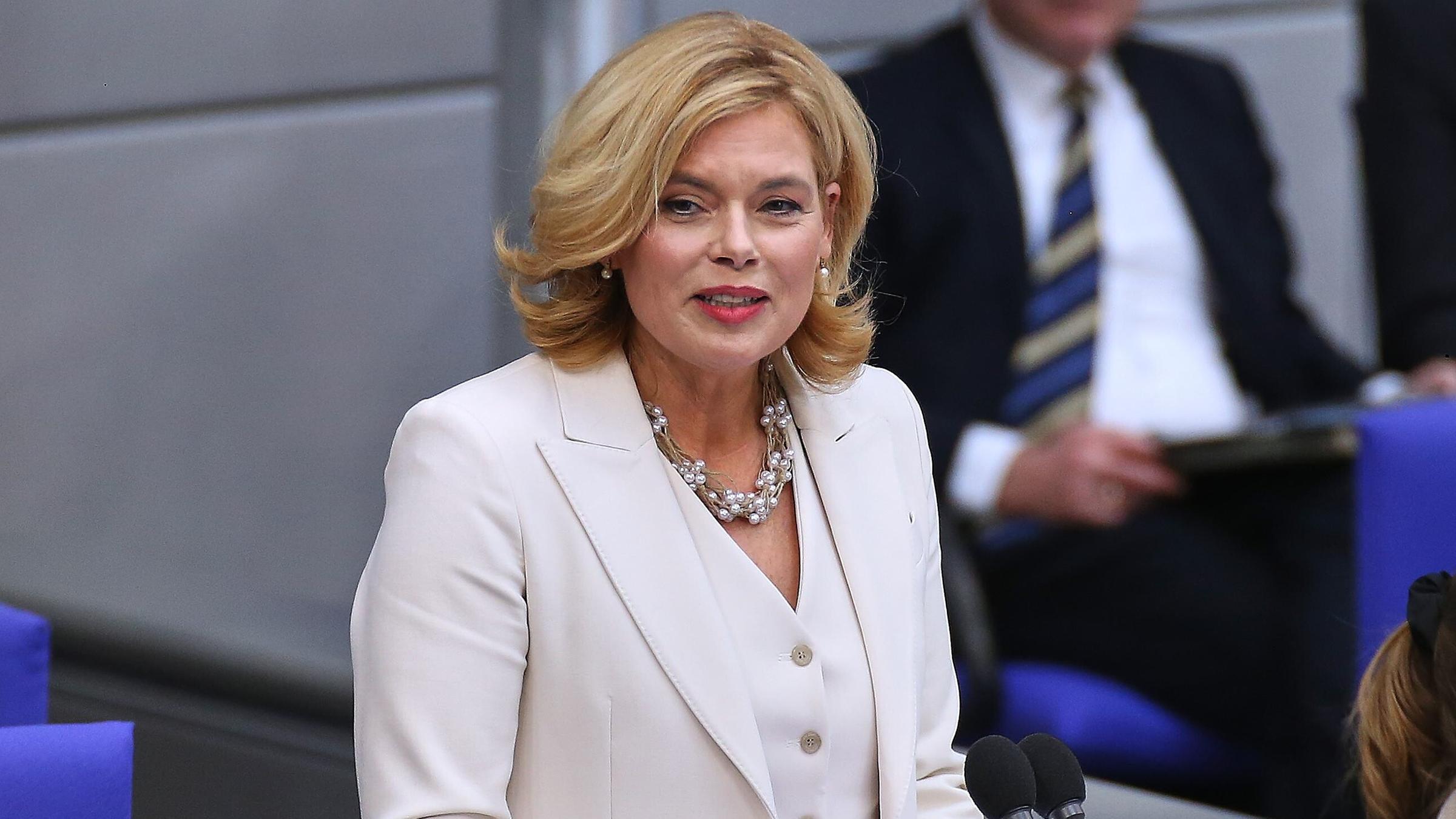 Zu sehen ist Julia Klöckner bei der konstituierenden Sitzung des 21. Deutschen Bundestags