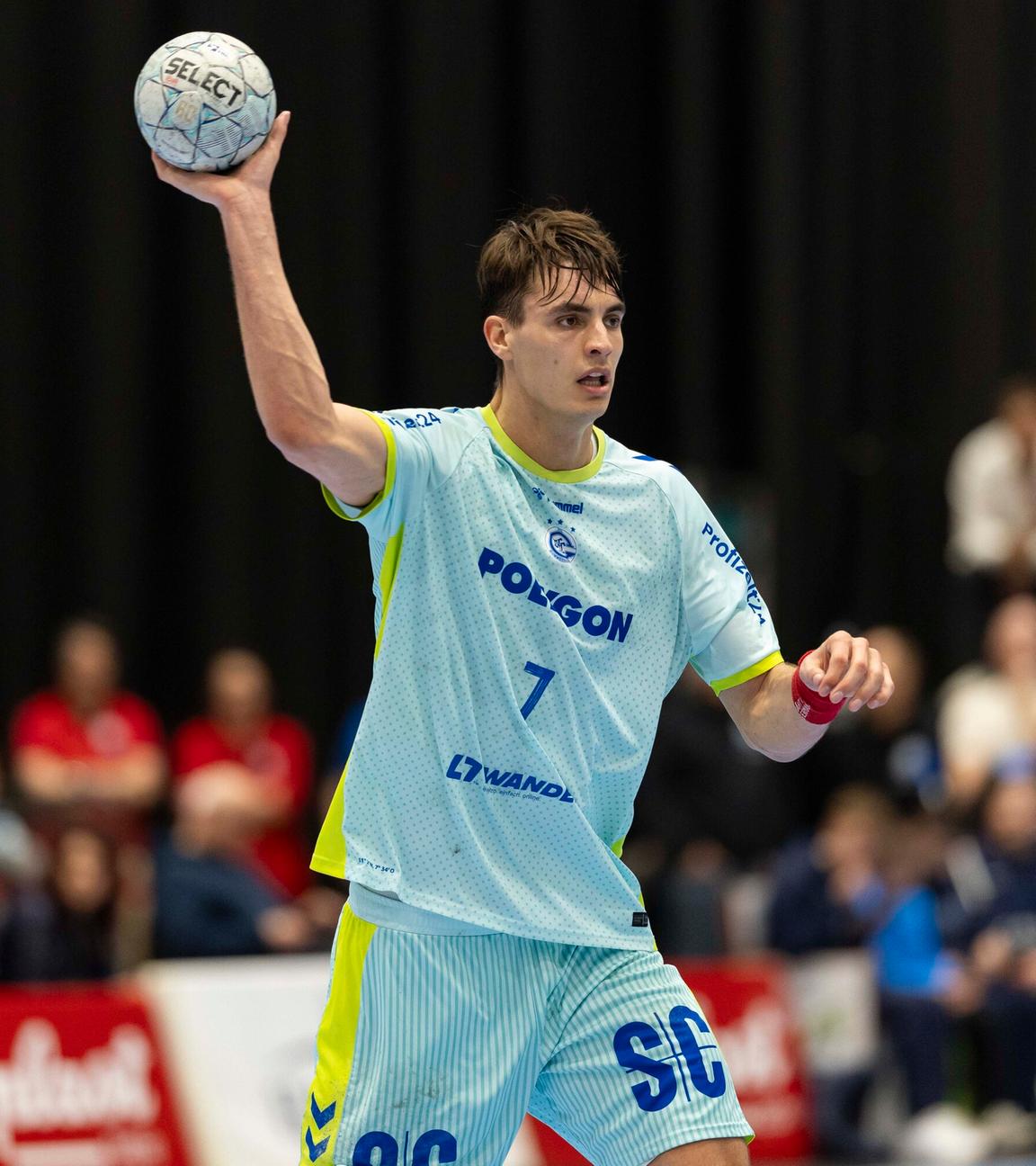 Der deutsche Handballer Julian Käster in der HBL 