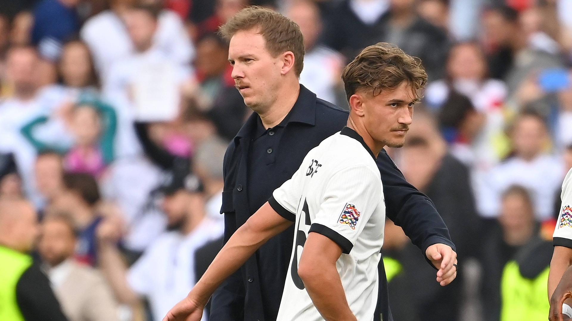 Bundestrainer Julian Nagelsmann und Tom Bischof nach der Niederlage gegen Frankreich am 08.06.2025.