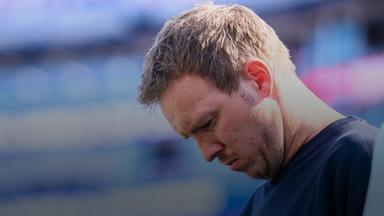 Julian Nagelsmann mit hängendem Kopf beim WM-Sechzehntelfinale gegen Paraguay