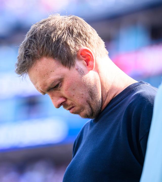 Julian Nagelsmann mit hängendem Kopf beim WM-Sechzehntelfinale gegen Paraguay