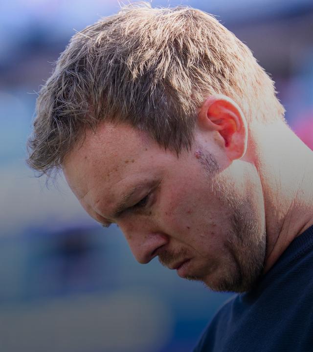 Julian Nagelsmann mit hängendem Kopf beim WM-Sechzehntelfinale gegen Paraguay