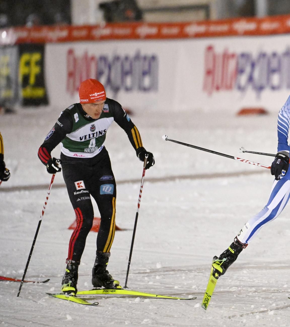 Der nordische Kombinierer Julian Schmid (links) wird Zweiter beim Auftakt in Finnland