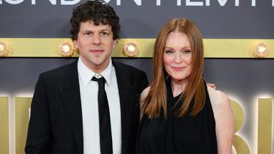 Auf dem Bild zu sehen sind Schauspielerin Julianne Moore und Regisseur Jesse Eisenberg.