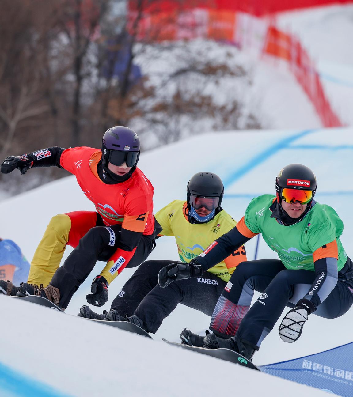 Julius REICHLE (Deutschland) , Alessandro HAEMMERLE (Österreich) und Adam LAMBERT (Deutschland) sind in Aktion. 