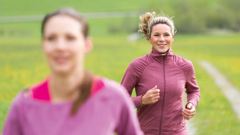 Junge Frauen beim Joggen