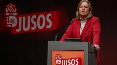 Bundesarbeitsministerin und SPD Parteivorsitzende Bärbel Bas spricht am zweiten Tag des Bundeskongresses.