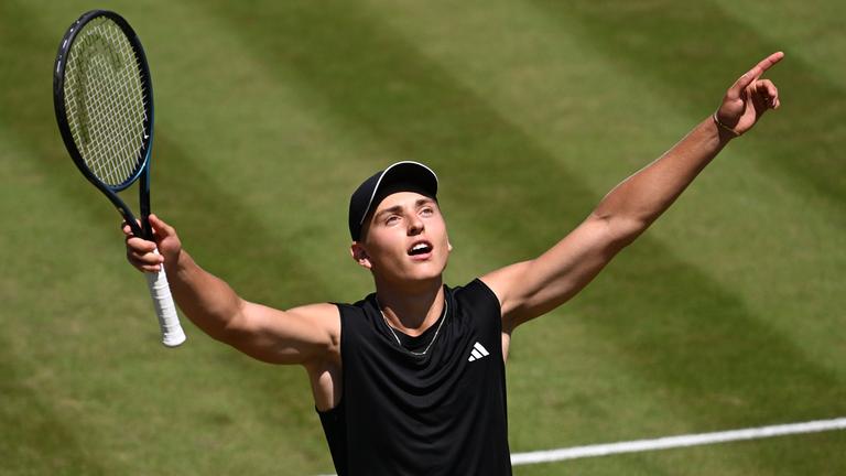 Justin Engel jubelt über seinen Viertelfinaleinzug in Stuttgart