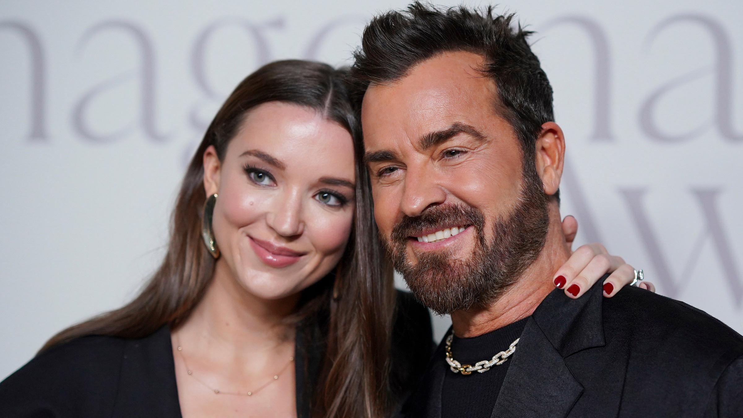 Justin Theroux und seine Frau Nicole erwarten ihr erstes gemeinsames Kind. Seit März 2025 sind die beiden verheiratet. Für den Ex-Mann von Jennifer Aniston ist es das erste Kind. (10.12.2025)