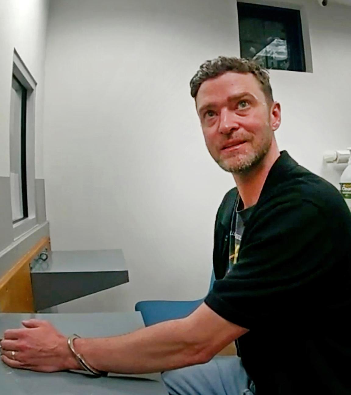 Dieses Standbild einer Körperkamera der Polizei von Sag Harbor zeigt Justin Timberlake nach seiner Festnahme durch die Polizei in Sag Harbor, New York, am 18. Juni 2024