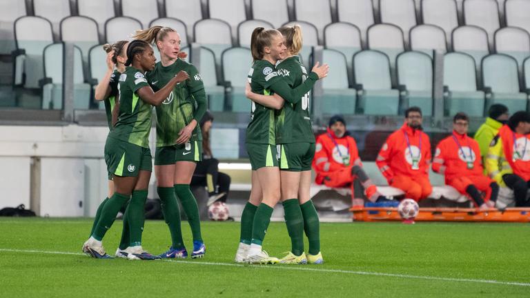 VfL Wolfsburg jubelt nach dem Tor zum 1-0 am 19.02.2026 in Turin.