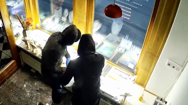 Juwelierraub: Verfolgungsjagd endet im Schnee