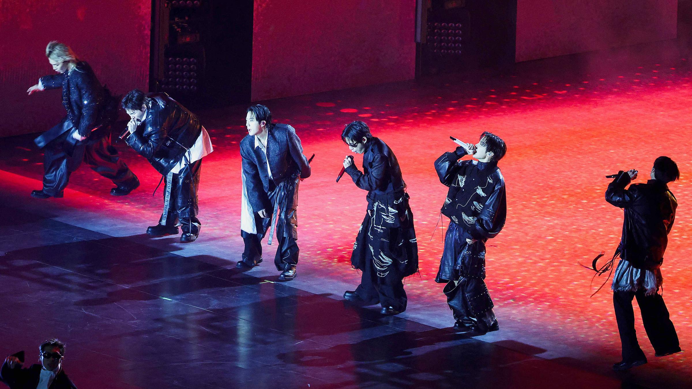 K-Pop-Band BTS während des Konzerts am 31.03.2026.