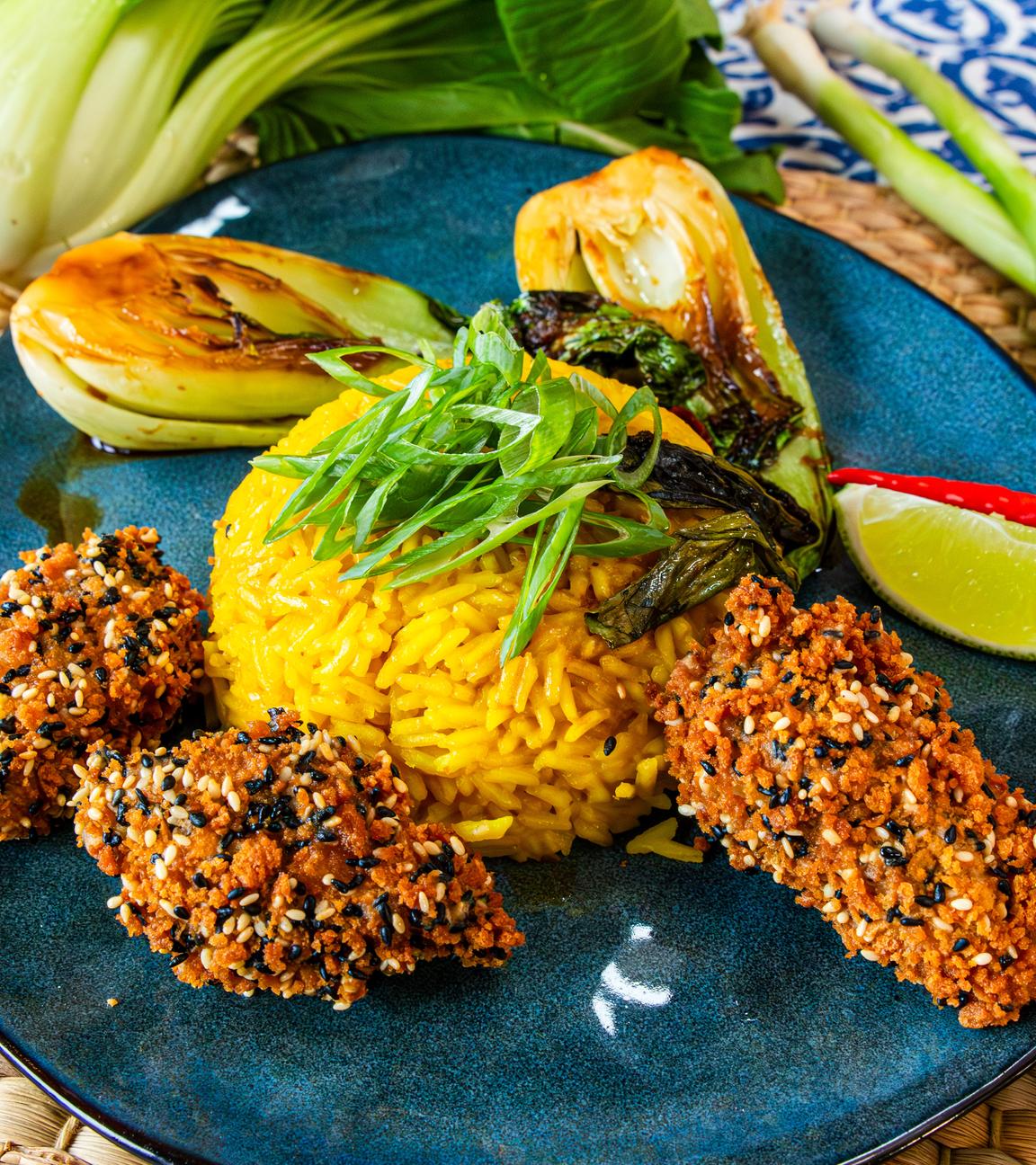 Kabeljau im Sesammantel mit Reis und Pak Choi