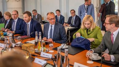 Bundeskanzler Friedrich Merz bei der Kabinettsklausur im brandenburgischen Neuhardenberg am 26. August 2026