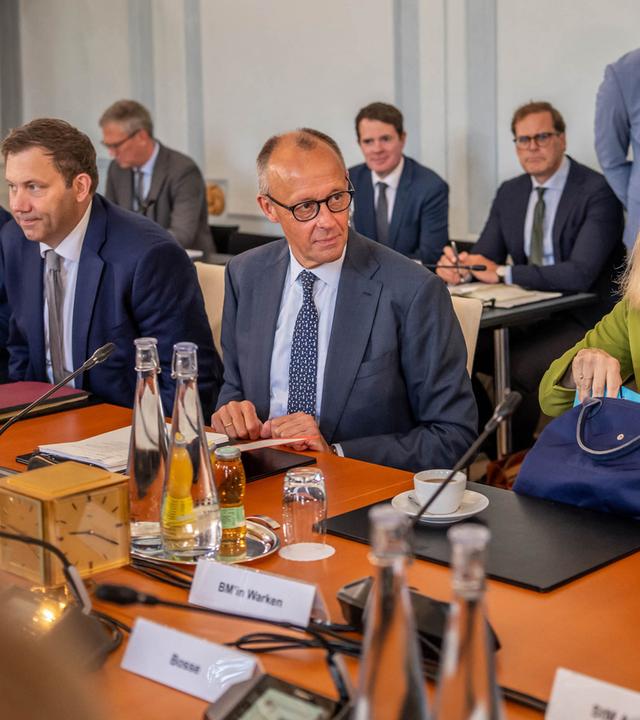 Bundeskanzler Friedrich Merz bei der Kabinettsklausur im brandenburgischen Neuhardenberg am 26. August 2026
