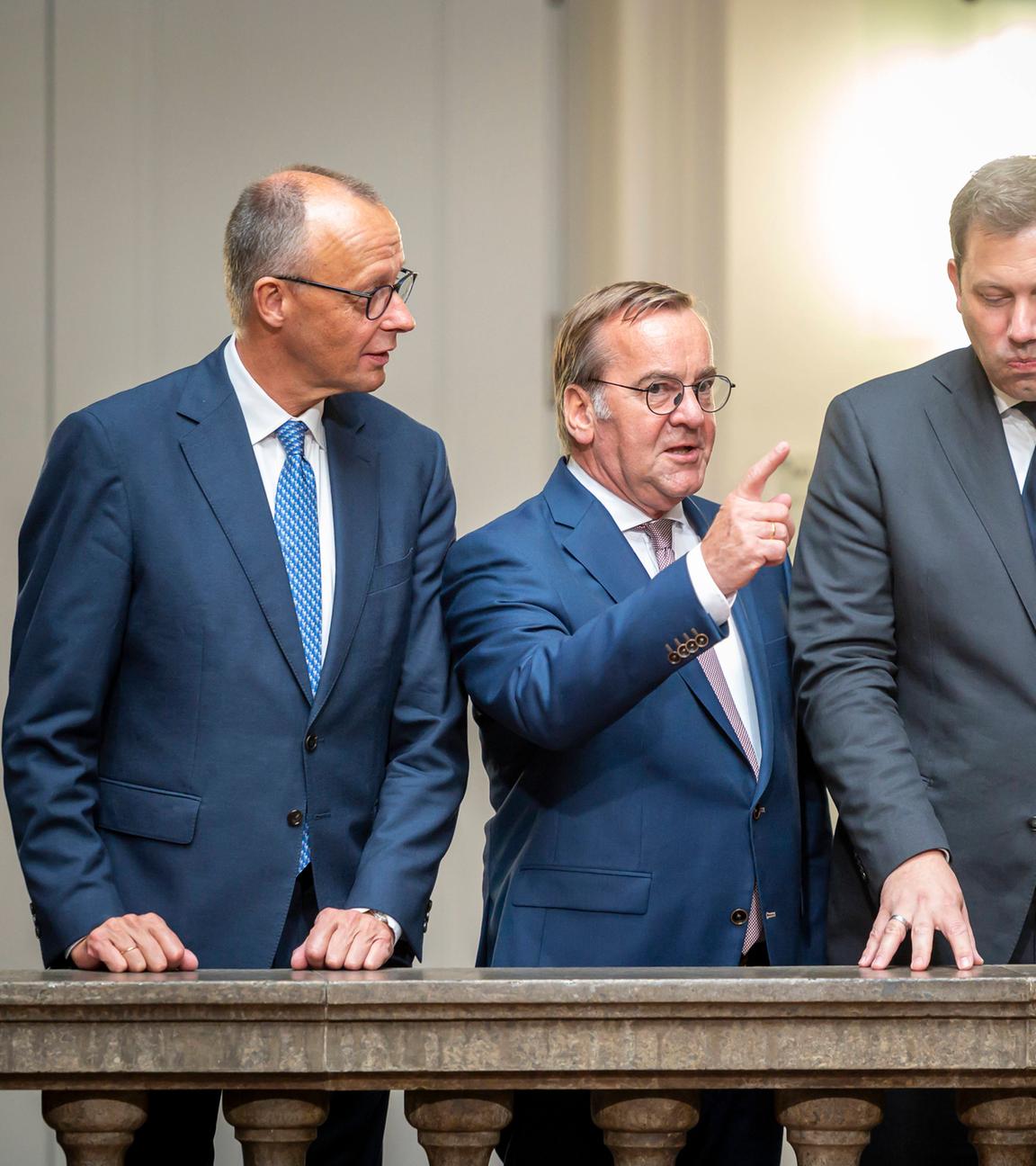 Bundeskanzler Friedrich Merz CDU trifft sich mit dem Bundeskabinett im Verteidigungsministerium. 