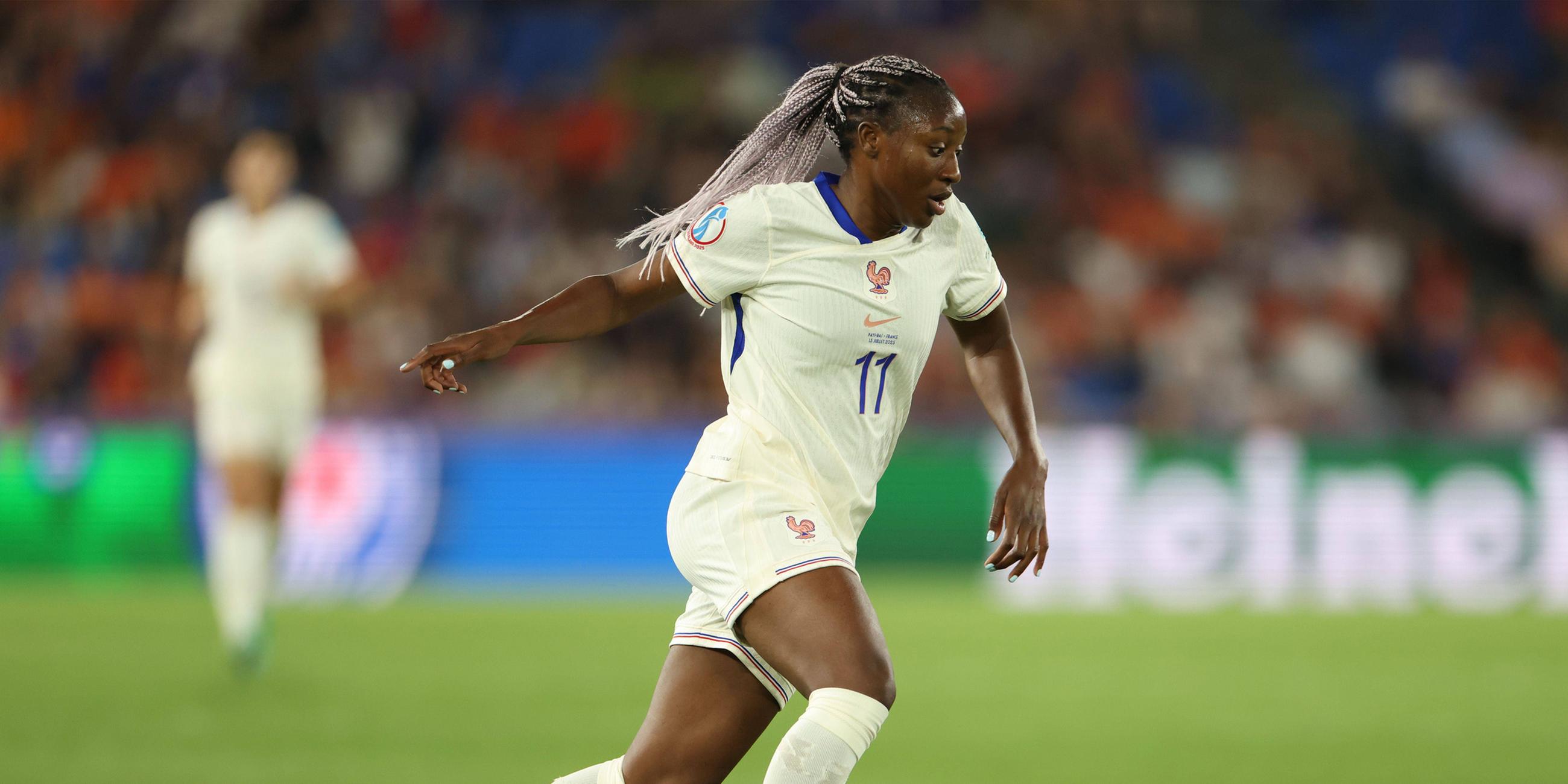 Fußballspielerin Kadidiatou Diani der Niederländischen Fußballnationalmannschaft während eines Spiels gegen Frankreich am 13. Juli 2025 in Basel.