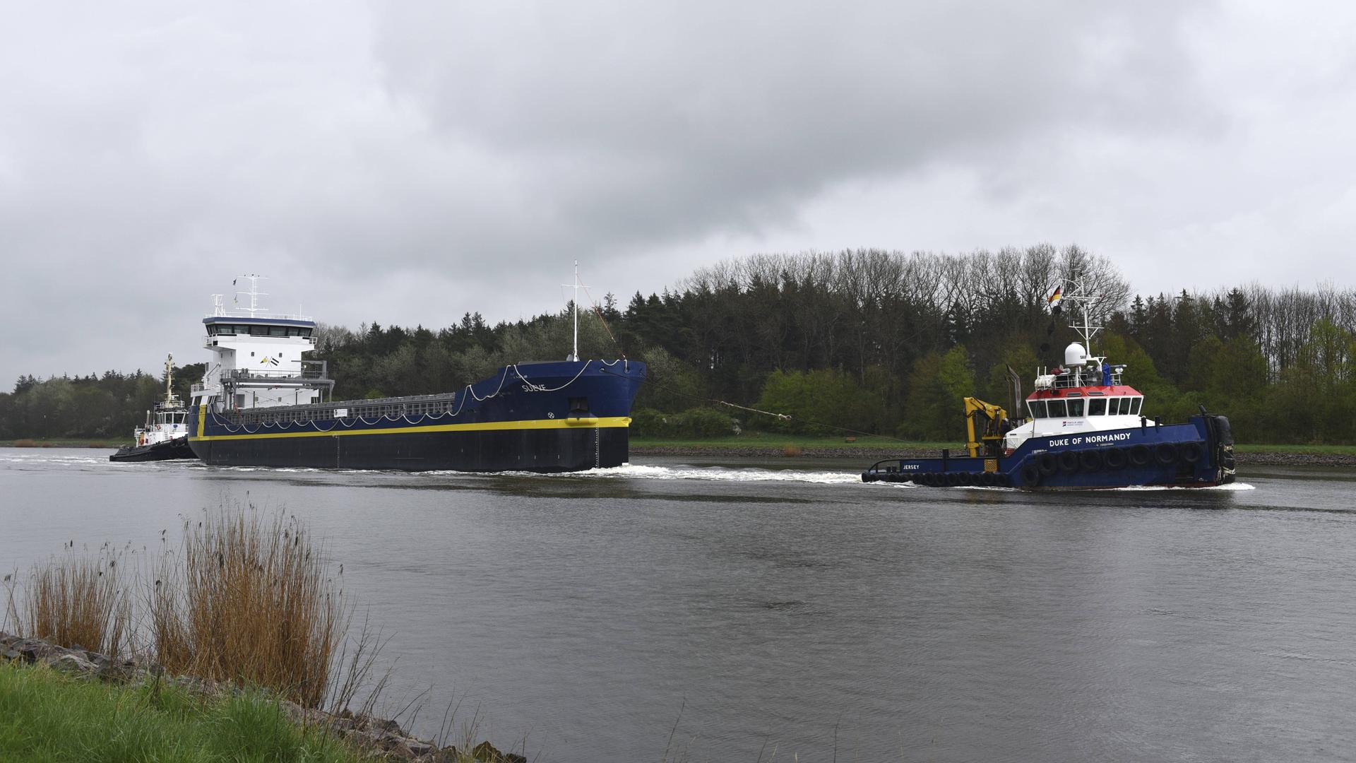 Kahn, Frachtschiff, Schlepper