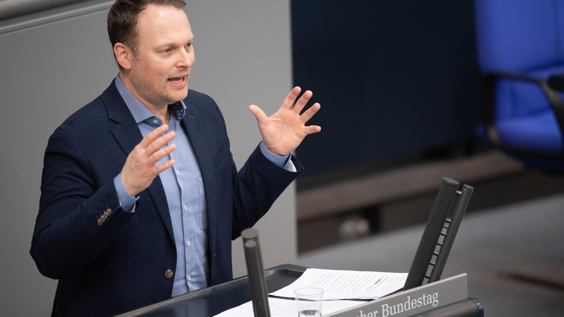 Kai Gehring (Bündnis 90/Die Grünen) spricht im Bundestag.