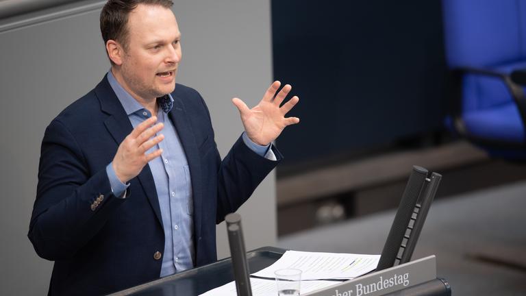 Kai Gehring (Bündnis 90/Die Grünen) spricht im Bundestag.