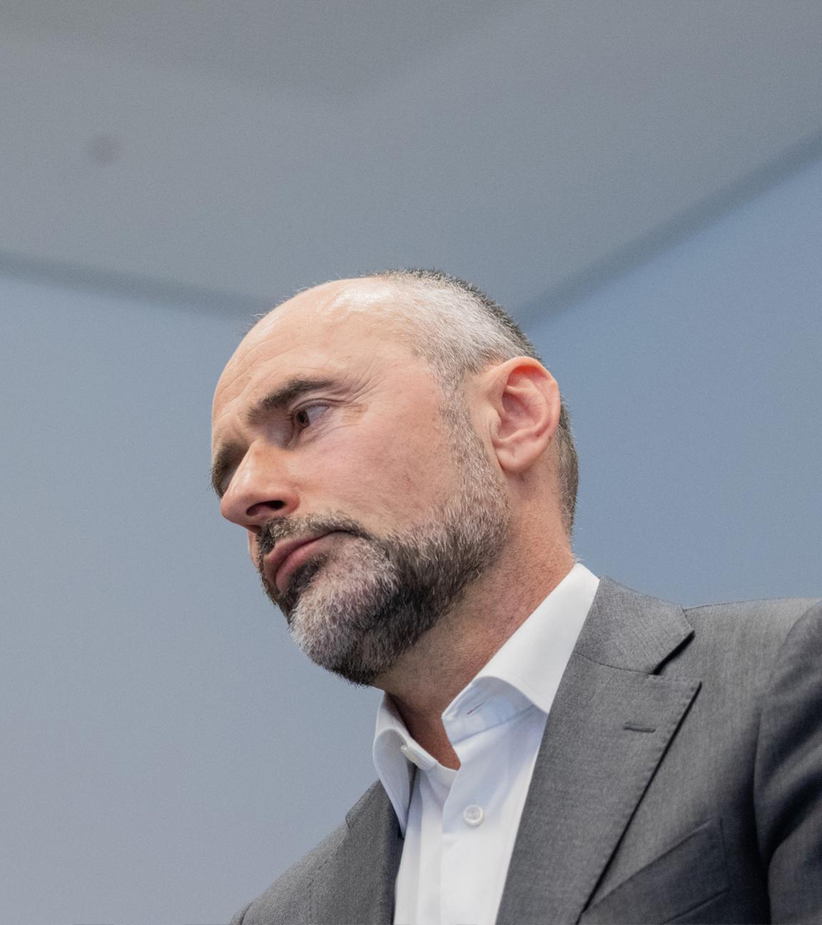 Der angeklagte Rechtsanwalt Kai-Uwe Steck sitzt im Gerichtssaal der Außenstelle des Landgerichts Bonn Siegburg aufgenommen am 
