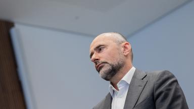 Der angeklagte Rechtsanwalt Kai-Uwe Steck sitzt im Gerichtssaal der Außenstelle des Landgerichts Bonn Siegburg aufgenommen am 
