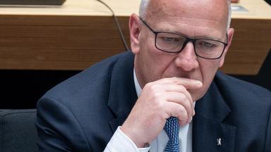 Der Regierende Bürgermeister von Berlin, Kai Wegner (CDU), nimmt an der 88. Plenarsitzung im Berliner Abgeordnetenhaus teil.