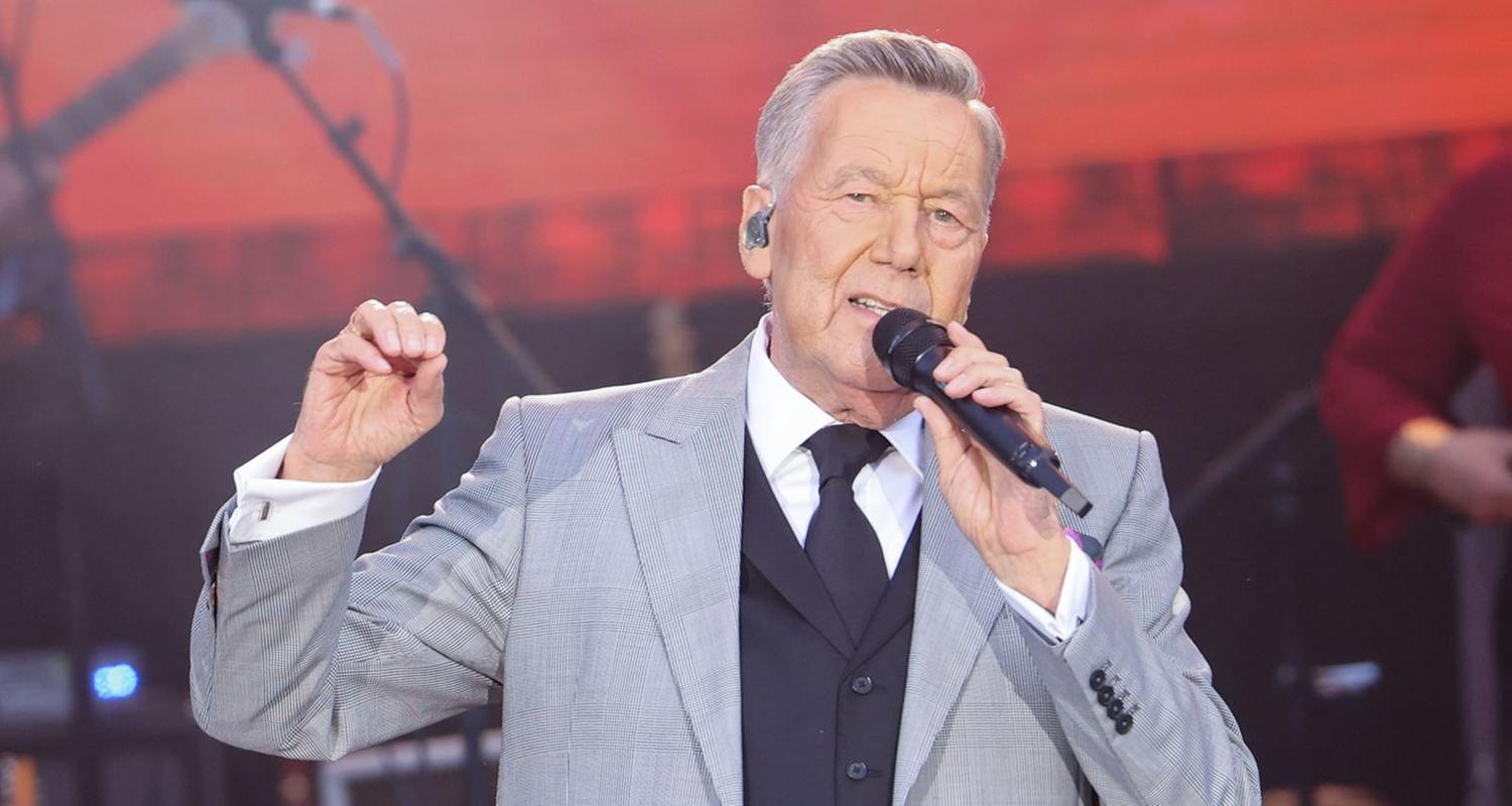 Schlager-Star Roland Kaiser auf der Bühne bei der Kaisermania in Dresden