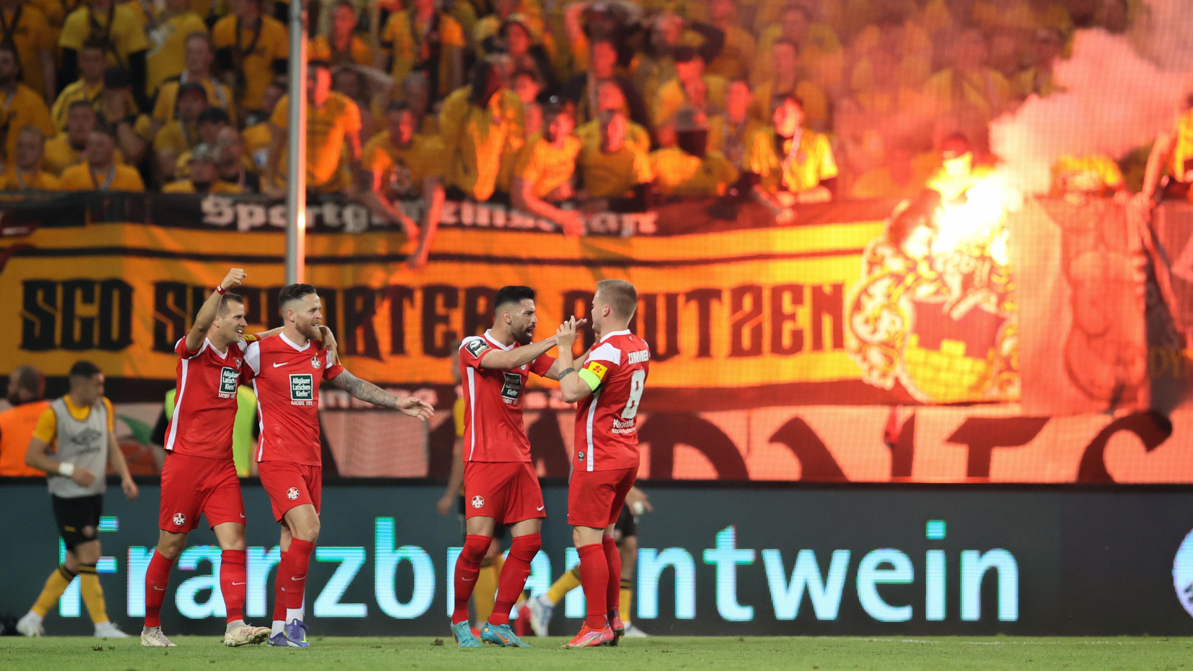 Jubelnde Spieler des 1. FC Kaiserslautern