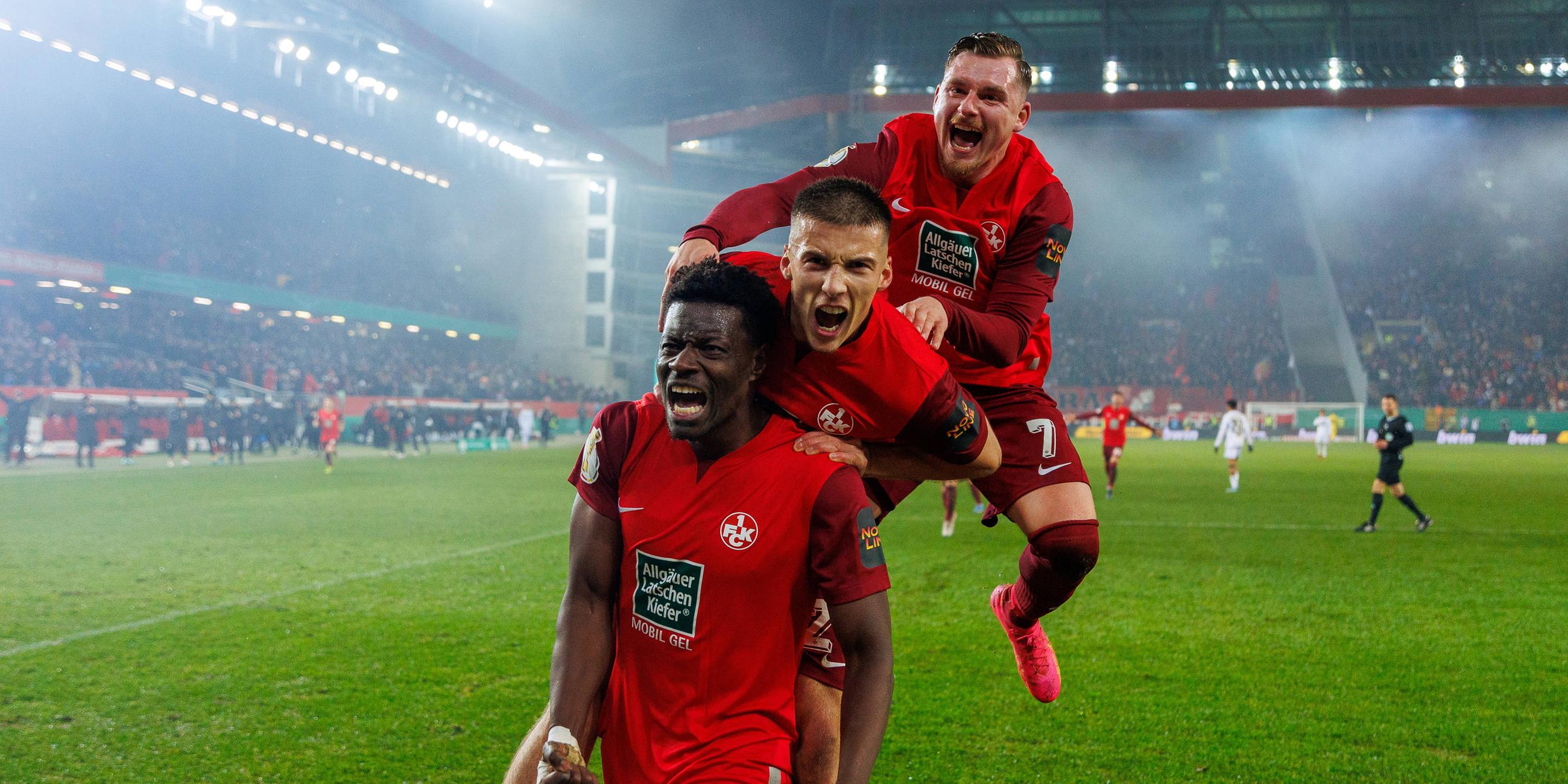 Torjubel zum 2:0 durch Ragnar Ache (1. FC Kaiserslautern) am 05.12.23.