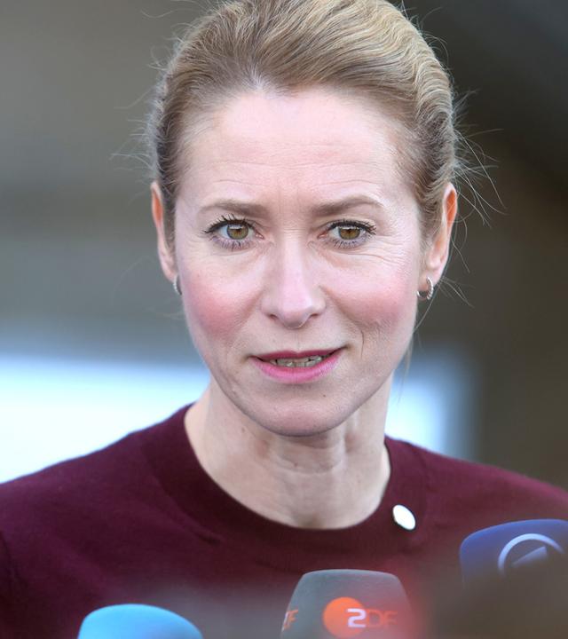 Die Vizepräsidentin der Europäischen Kommission, Kaja Kallas, spricht am 28. Mai 2026 vor dem Gymnich-Treffen der Außenminister im Hafen von Limassol mit den Medien.