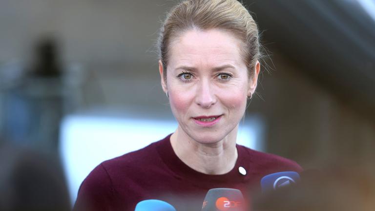 Die Vizepräsidentin der Europäischen Kommission, Kaja Kallas, spricht am 28. Mai 2026 vor dem Gymnich-Treffen der Außenminister im Hafen von Limassol mit den Medien.