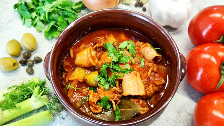 Kalamares in Tomatensoße