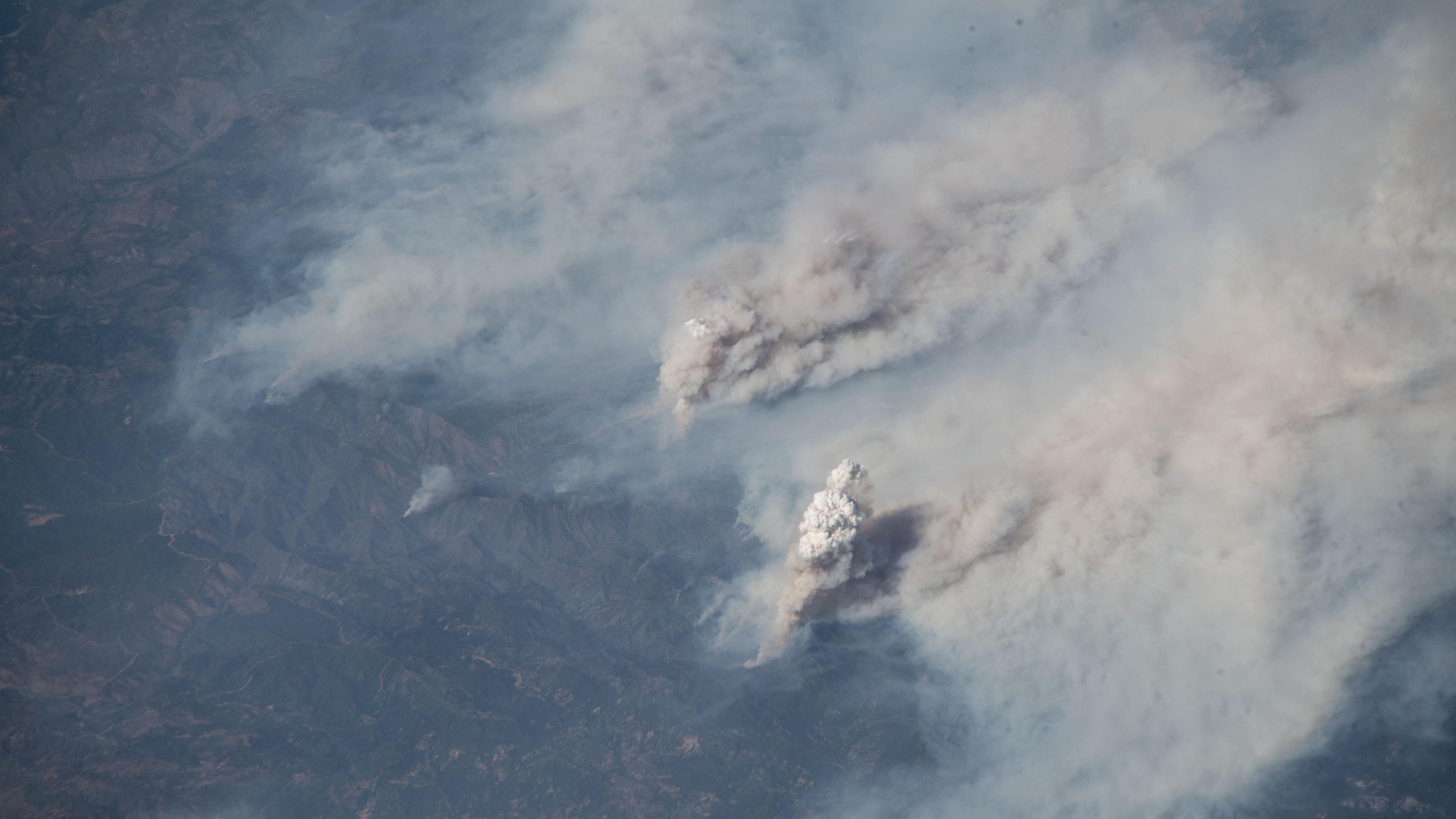 Waldbrände in Kalifornien aufgenommen aus dem Weltraum von der Internationalen Raumstation ISS am 3.8.2018