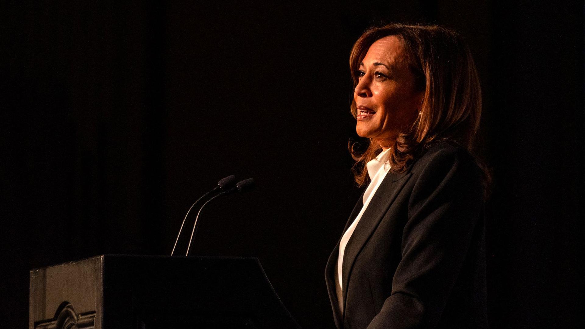Kamala Harris spricht am 30.4.2025 in San Franzisco