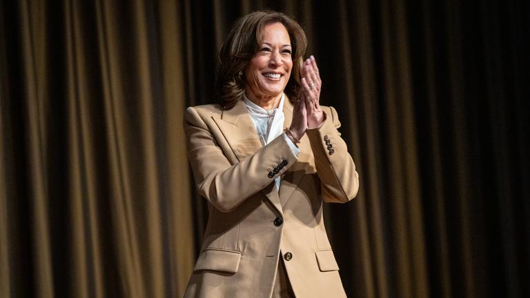 Kamala Harris, ehemalige Vizepräsidentin und Präsidentschaftskandidatin für 2024, am 10.04.2026, auf dem Parteitag des National Action Network (NAN) in New York. 