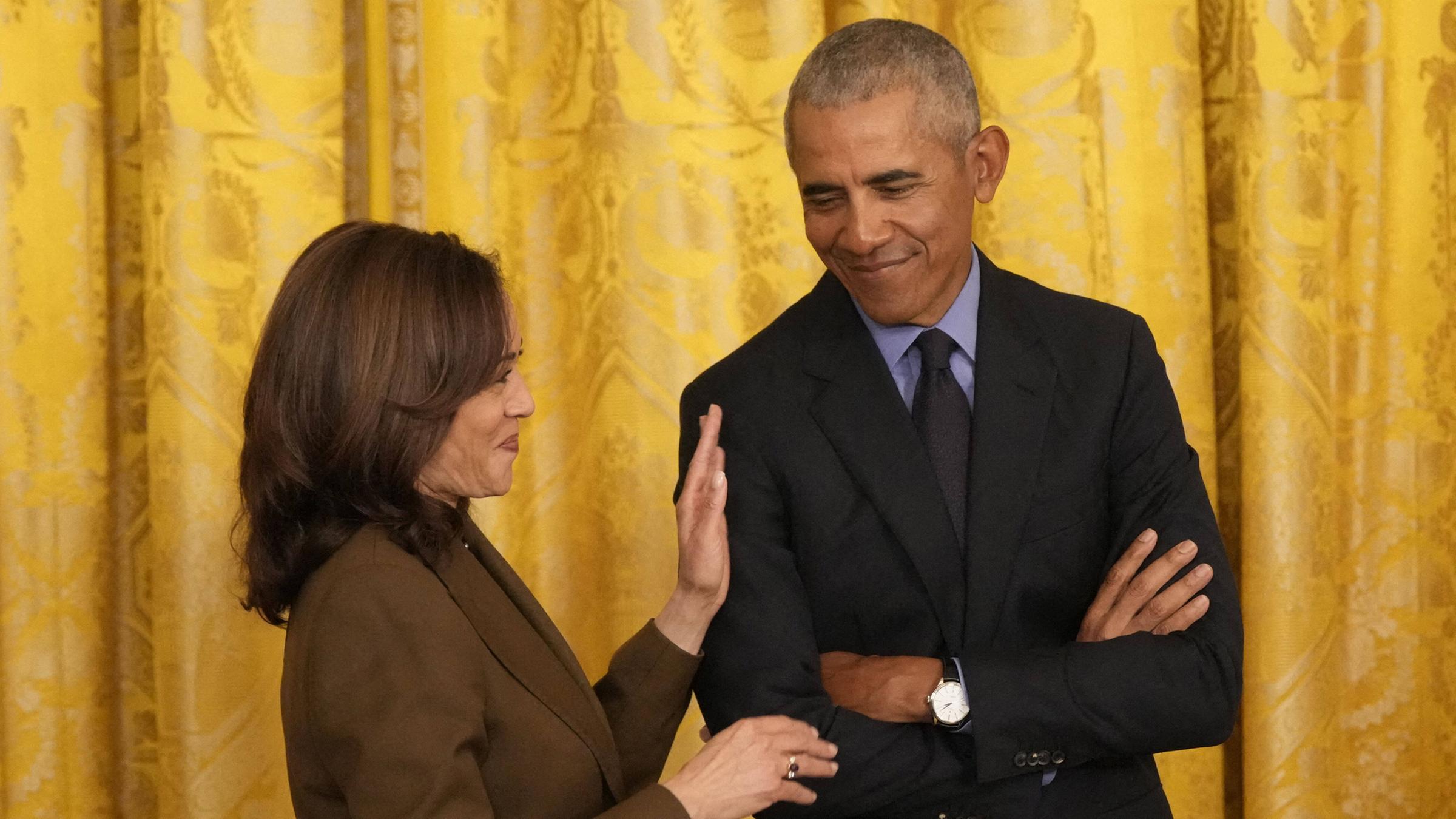 Archiv: Kamala Harris und Barack Obama am 05.04.2022.