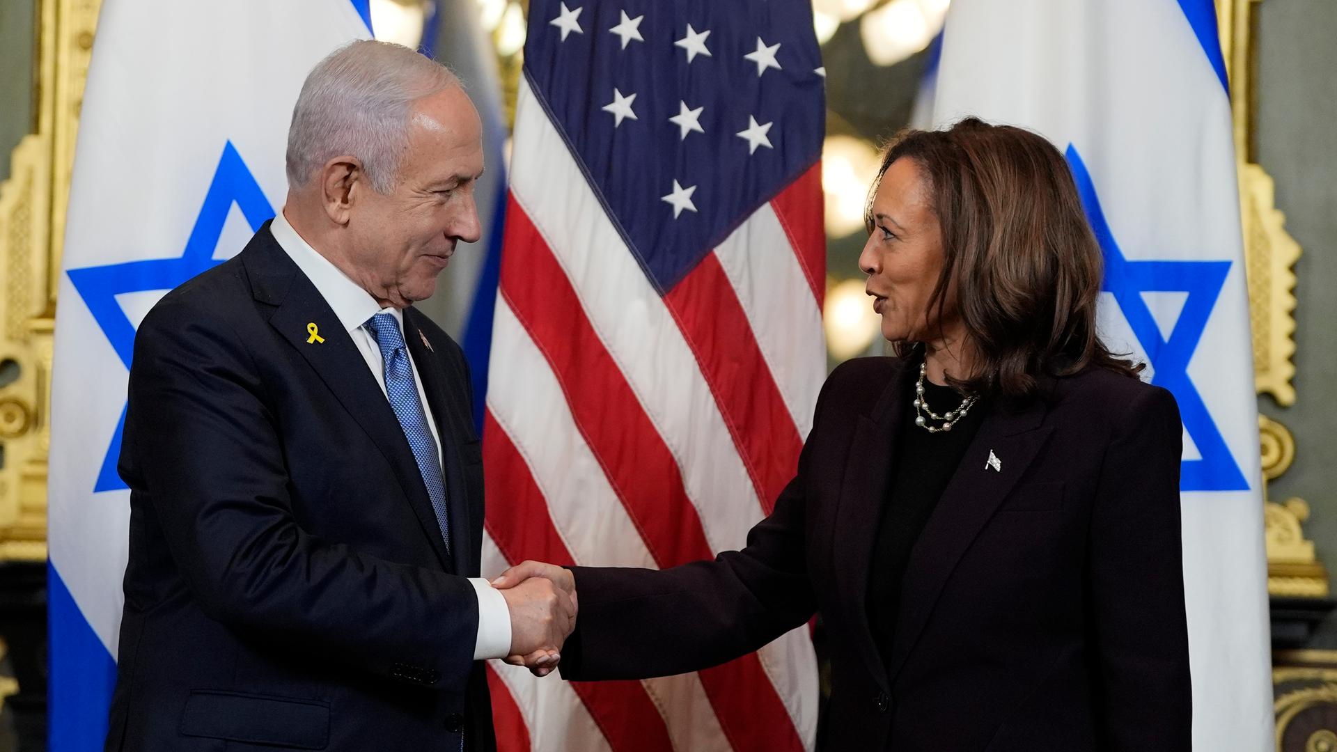 Kamala Harris und Benjamin Netanjahu treffen sich im Eisenhower Executive Office Building auf dem Gelände des Weißen Hauses am 25.07.2024.