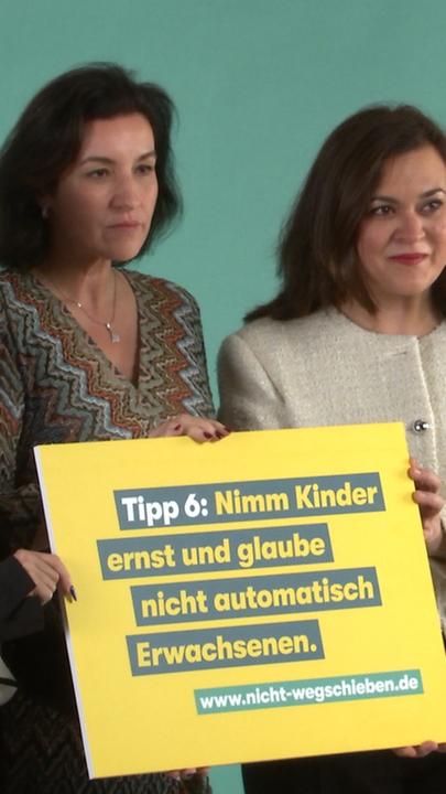 Dorothee Bär und weitere Bundestagsabgeordnete bei der Vorstellung der neuen Kampagne gegen sexuelle Gewalt