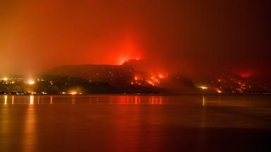 Der Waldbrand Bald Range, der 20.000 Menschen in der Region Süd-Okanagan zur Flucht aus ihren Häusern gezwungen hat, wütet. 