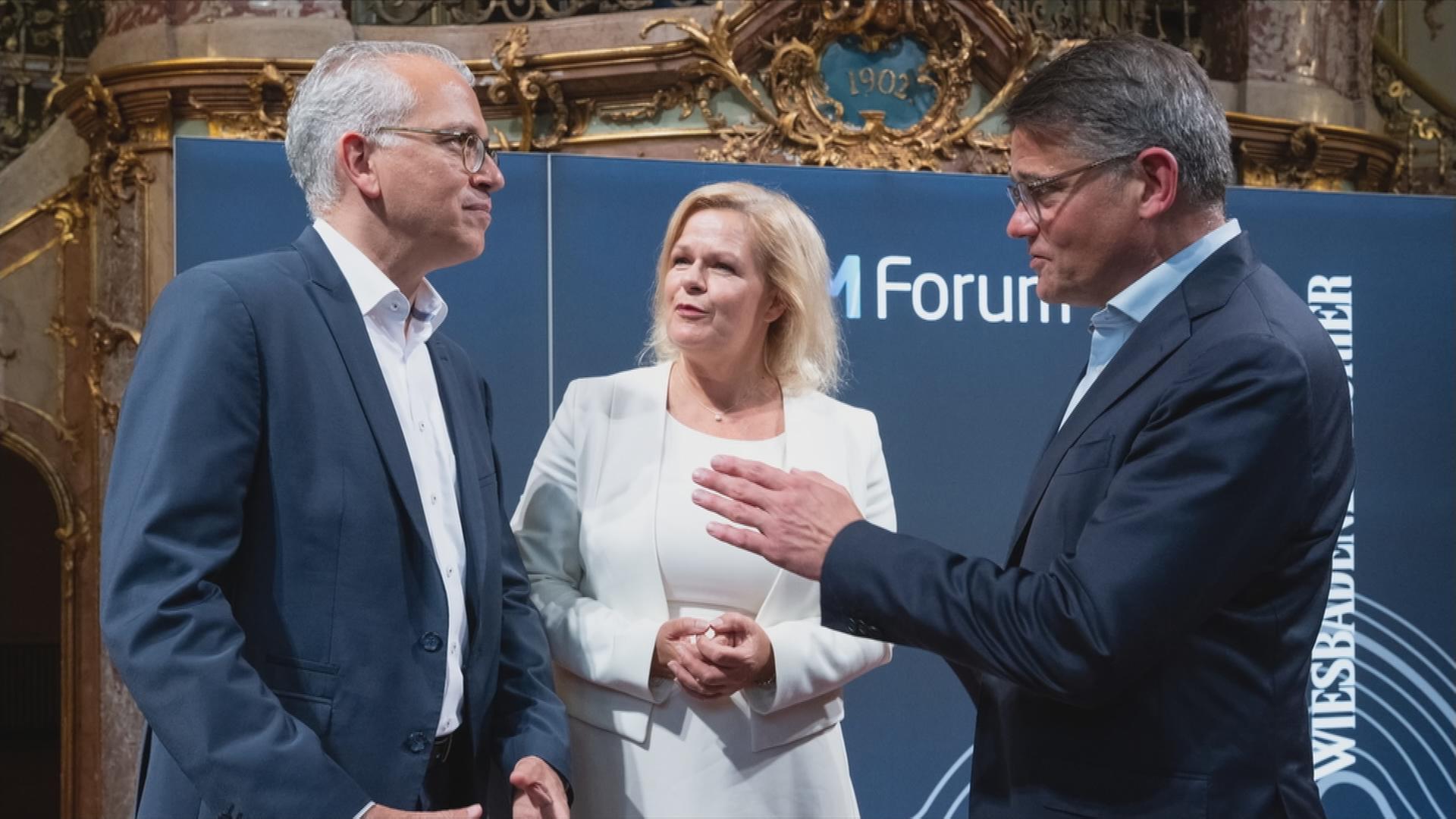 Auf dem Bild sind die Kandidaten für die Landtagswahl Hessen zu sehen.