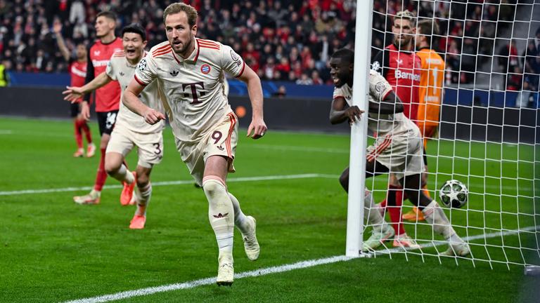Champions League 2024 2025, Achtelfinale, Bayer 04 Leverkusen - FC Bayern München: Harry Kane (FC Bayern München) freut sich über das Tor zum 0:1,