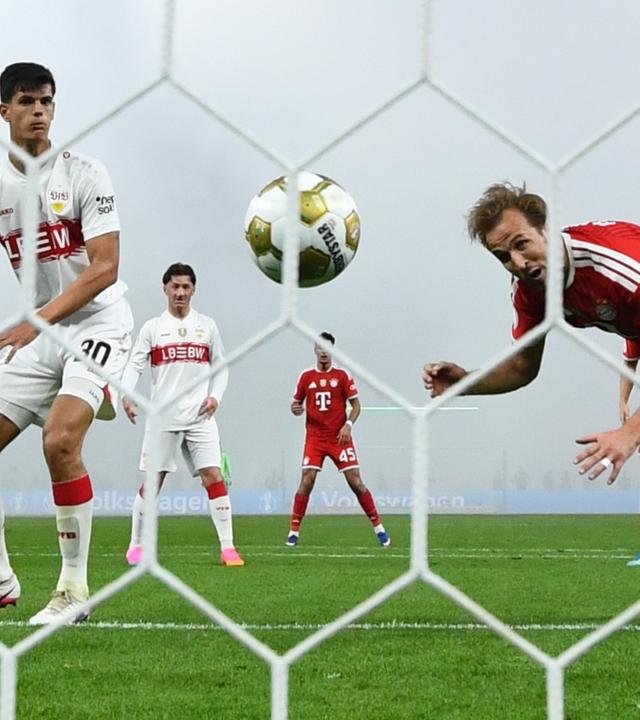 Harry Kane (Bayern München) köpft das 1:0.