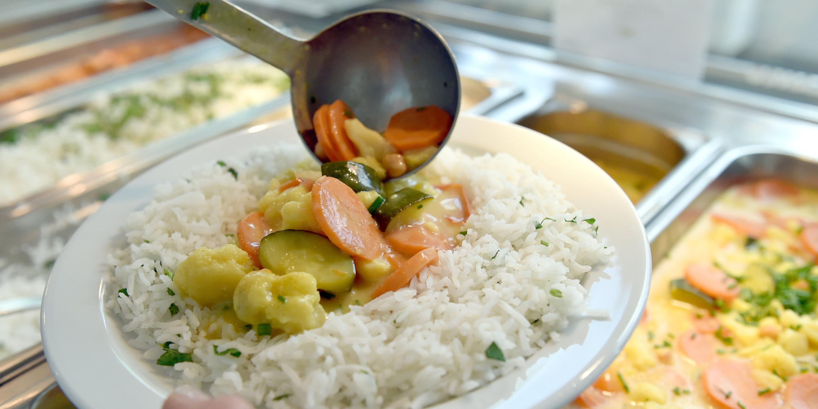 Essen in der Kantine