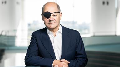 Bundeskanzler Olaf Scholz mit einer Augenklappe nach einem Laufunfall im September 2023.