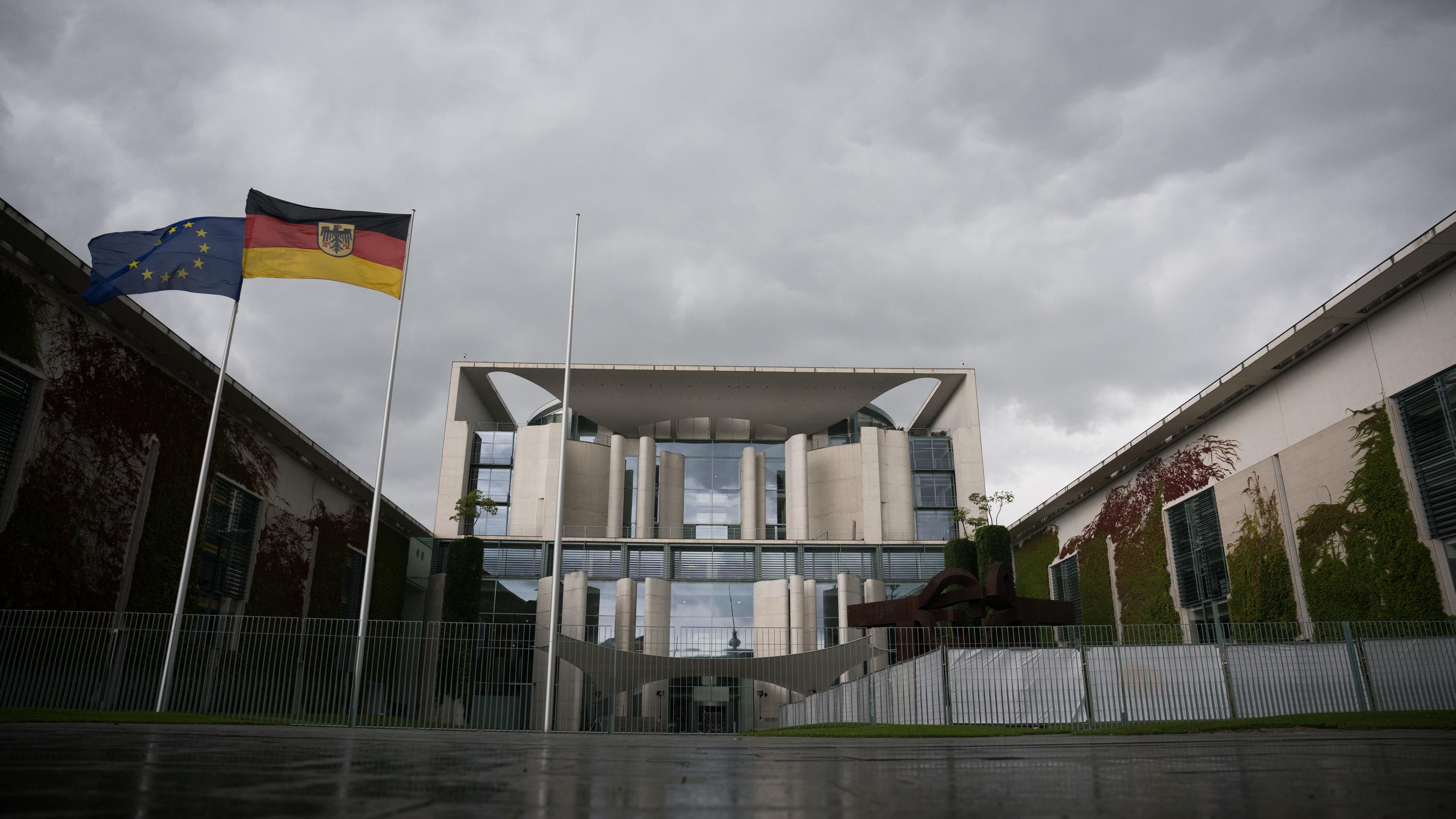Dunkle Wolken ziehen über das Bundeskanzleramt.
