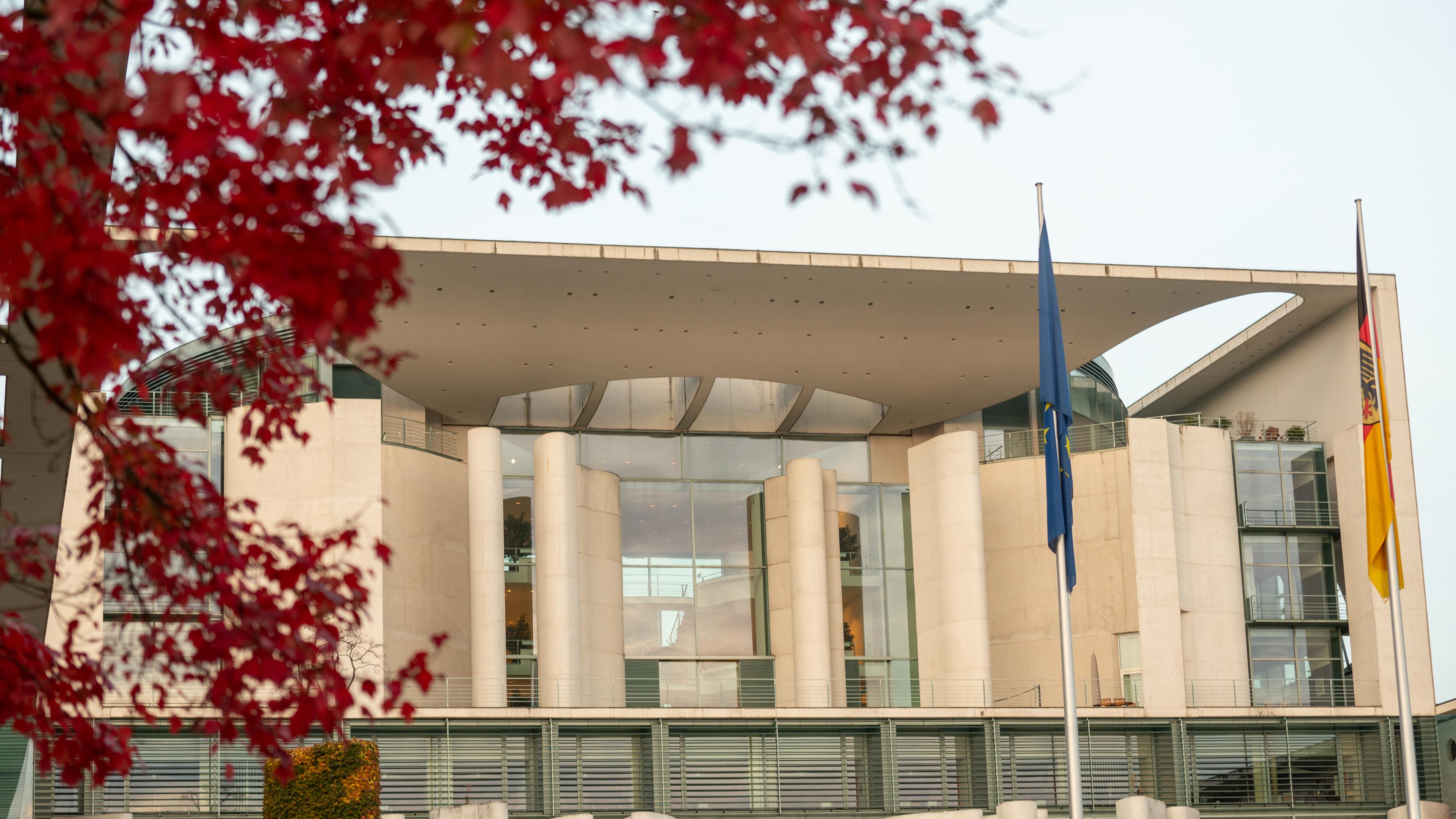 Kanzleramt: Herbst in Berlin